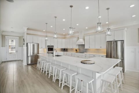 Have breakfast every morning at the bar before heading out to the beach!