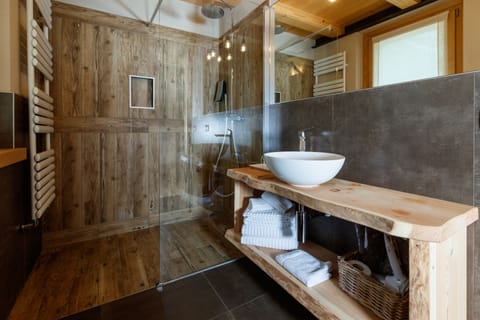 Luxury Triple Room, Mountain View | Bathroom | Rainfall showerhead, free toiletries, hair dryer, bathrobes