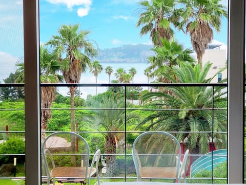 Deluxe Room, 1 Queen Bed, Ocean View | Premium bedding, down comforters, desk, laptop workspace