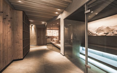 Sauna, steam room, deep-tissue massages, sports massages, massages