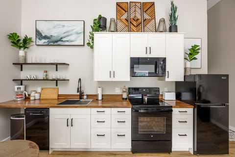 "The kitchen is a perfect size where you can easily cook small meals and the fridge is big enough to store a good amount of groceries."
-Jessalyn, October 2022