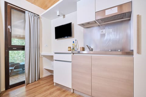 Chalet, 1 Bedroom | Private kitchenette | Fridge, stovetop, cookware/dishes/utensils