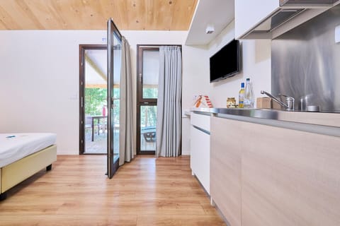 Chalet, 1 Bedroom | Private kitchenette | Fridge, stovetop, cookware/dishes/utensils