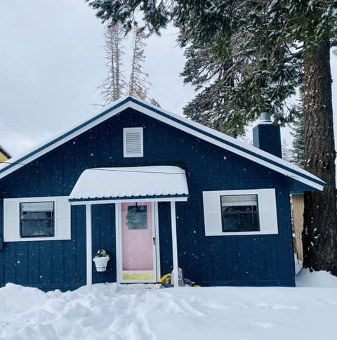 Welcome! Front of cabin