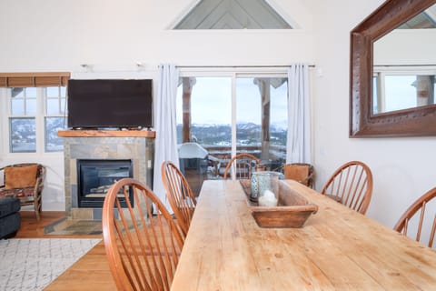 Enjoy the views while you dine | Main Level