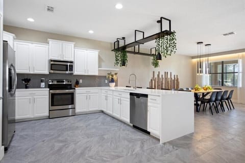 1405 Wexford Way (11).jpg