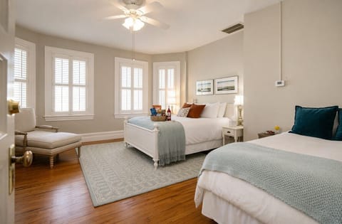 Captain 7 bedroom updated