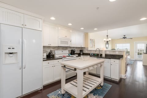 Full kitchen fully stocked with cooking/eating/drinking utensils