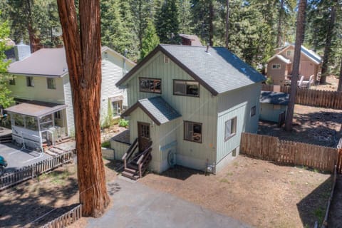 Cabin is just a short walk away to Kings Beach and Brockway Golf Course.