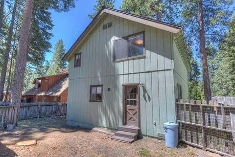 The back of the home in the mountain pines.