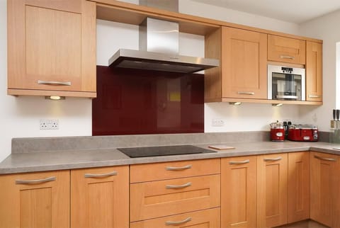 A kitchen with all you need for cooking