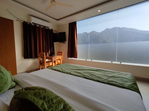 Deluxe Room, Balcony, Mountain View