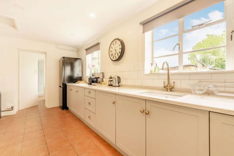 Norman Chapel Kitchen - StayCotswold