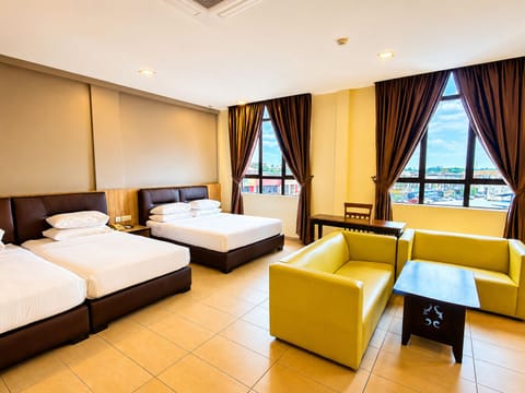Family Quadruple Room | Desk, WiFi (free), bed sheets
