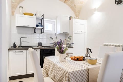 Apartment, Terrace | In-room dining