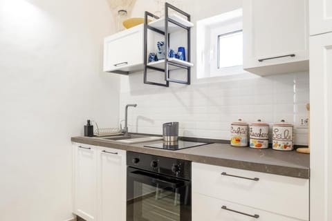 Apartment, Terrace | Private kitchen | Full-size fridge, oven, stovetop, cookware/dishes/utensils