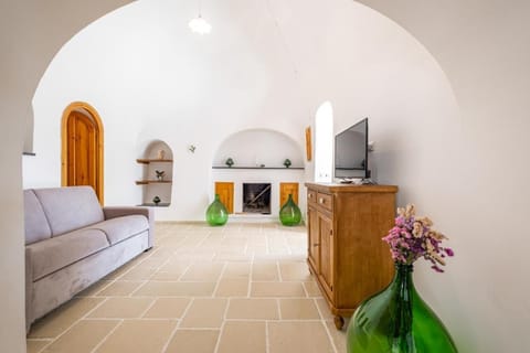 Apartment, Patio | Living area | 30-inch TV with digital channels