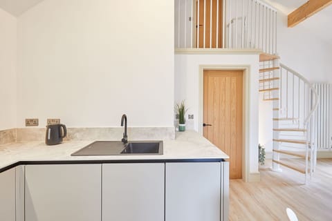 Sunshine Cottage, Preston-under-Scar - Host & Stay