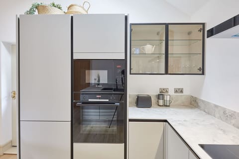 Sunshine Cottage, Preston-under-Scar - Host & Stay