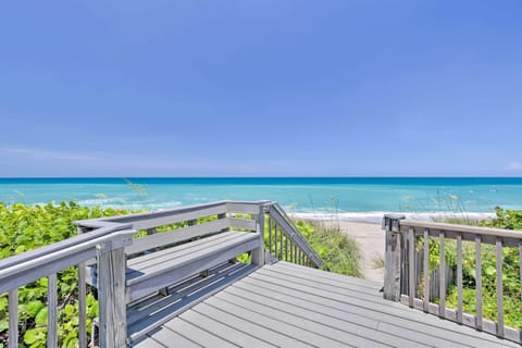 Stuart Vacation Rental | 975 Sq Ft | 2BR | 2BA | Step-Free Access