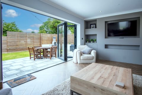 21-inch Smart TV with cable channels, TV