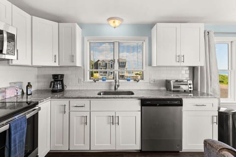 Fully-equipped open kitchen/living room