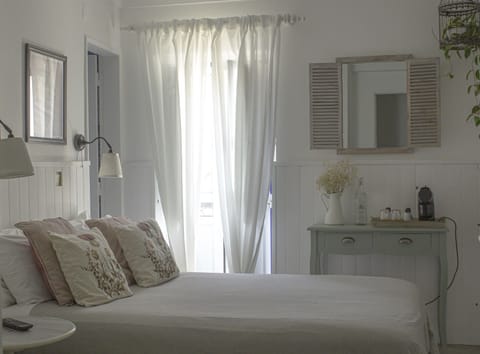 Double Room | In-room safe, free WiFi, bed sheets