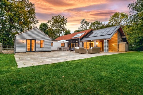 Welcome to Missy's House in the Woods, Harringworth, Northamptonshire: Sitting on the edge of a 70 acre ancient woodland on the Bulwick Estate