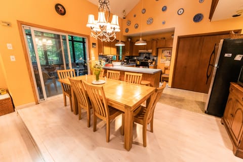 Extendable Dining Table 