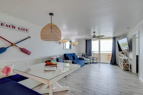 Hudson Vacation Rental | 2BR | 2BA | 995 Sq Ft | Step-Free Access w/ Elevator