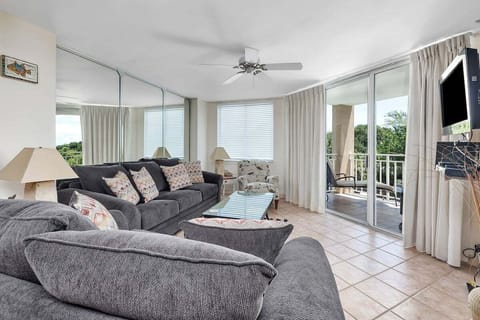 North Breakers 309 - Living room with patio access
