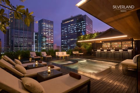 Poolside bar