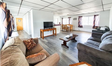 Apartment, 1 Bedroom, Kitchen, Partial Ocean View | Living room | 32-inch flat-screen TV with cable channels