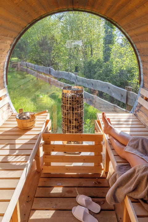 Sauna, hot tub, massages