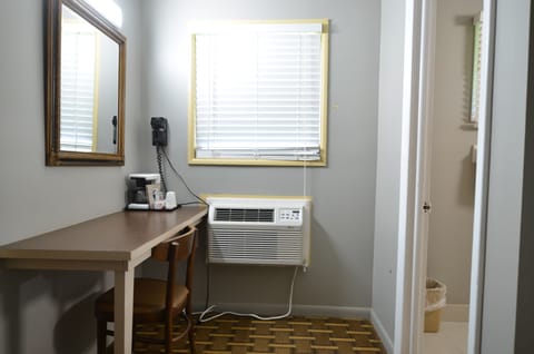 2 Queen Beds | Desk, laptop workspace, free WiFi, bed sheets