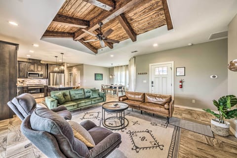 Living Room | Free WiFi (High Speed)