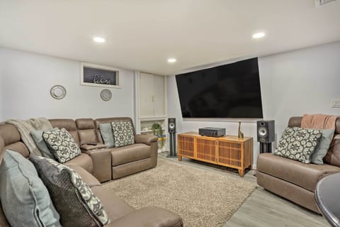 Saddle Brook Vacation Rental | 450 Sq Ft | 1BA | Studio | Stairs Required