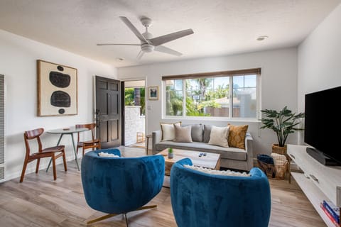 Let the coastal breeze flow from the kitchen through the living room.
