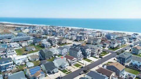 1.5 Blocks to beach