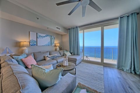 Relax in style with a spacious sectional and breathtaking ocean views—perfect for your next family getaway! 🌊✨ Book this beachside haven today!