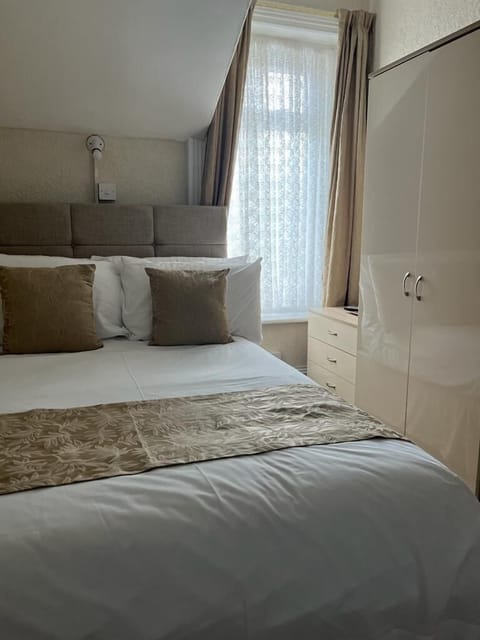 Economy Double Room | Bed sheets