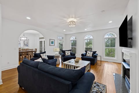 Welcome to 2431 Racquet Club