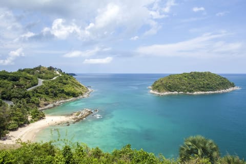 Beach nearby, free beach shuttle, beach towels
