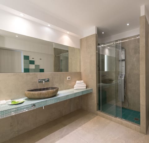 Absolute Suite, Hot Tub, Caldera View | Bathroom | Shower, designer toiletries, hair dryer, bathrobes