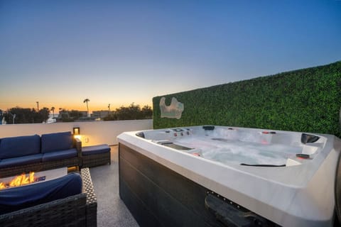 Rooftop Oasis: Unwind in the hot tub while enjoying breathtaking sunset views over San Diego!