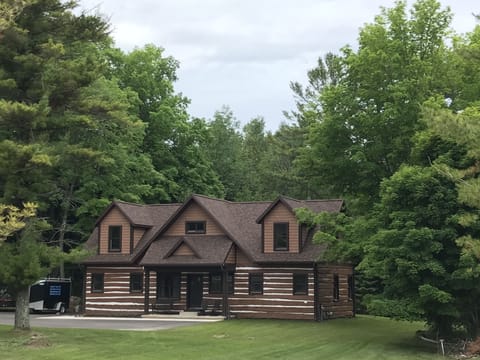 front of cabin with porch and seating

