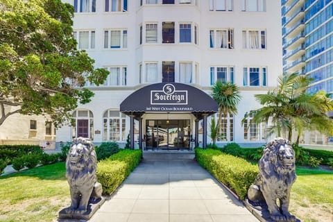 Building entrance. Welcome to the historic Sovereign!