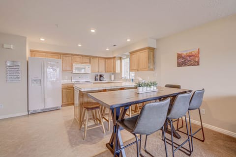 Kitchen/Dining - seating for 8