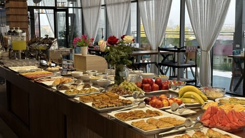 Free daily buffet breakfast
