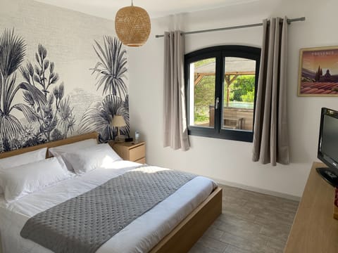 Family Suite | Egyptian cotton sheets, premium bedding, in-room safe